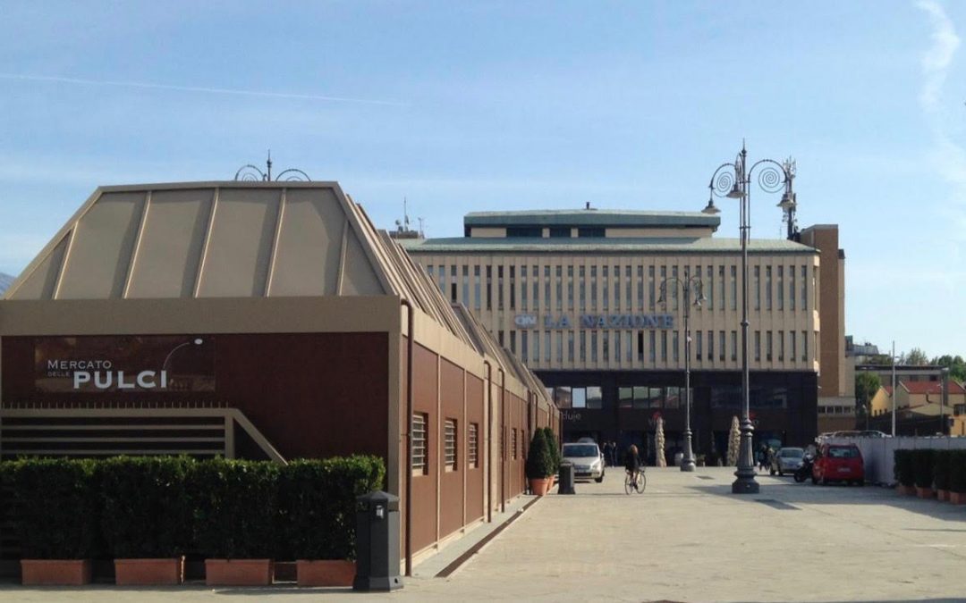 Strutture per il Mercato Antiquario in piazza Annigoni